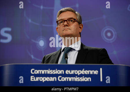 Brüssel, Belgien. 10. Oktober 2018. Der EU-Kommissar Julian König hält eine Pressekonferenz auf der 16. Sicherheit Union Fortschritt berichten. Alexandros Michailidis/Alamy leben Nachrichten Stockfoto