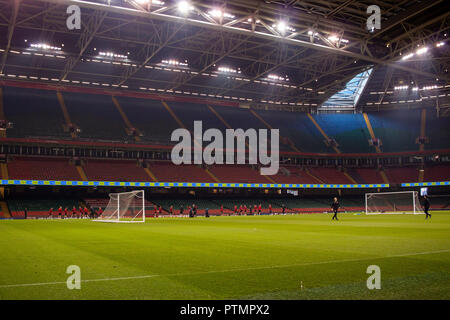 Cardiff, Wales. 10. Oktober, 2018. Wales Zug im Fürstentum Stadion vor den anstehenden Länderspielen gegen Spanien und der Republik Irland. Lewis Mitchell/YCPD. Quelle: Lewis Mitchell/Alamy leben Nachrichten Stockfoto