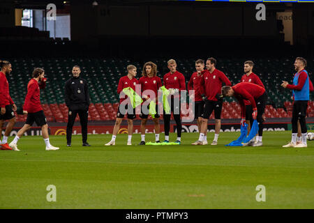 Cardiff, Wales. 10. Oktober, 2018. Wales Zug im Fürstentum Stadion vor den anstehenden Länderspielen gegen Spanien und der Republik Irland. Lewis Mitchell/YCPD. Quelle: Lewis Mitchell/Alamy leben Nachrichten Stockfoto