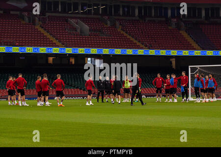 Cardiff, Wales. 10. Oktober, 2018. Wales Zug im Fürstentum Stadion vor den anstehenden Länderspielen gegen Spanien und der Republik Irland. Lewis Mitchell/YCPD. Quelle: Lewis Mitchell/Alamy leben Nachrichten Stockfoto