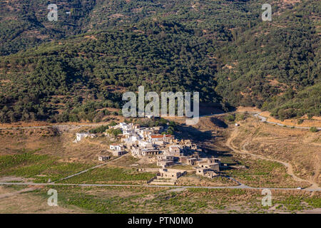 Von der Straße auf die potamias auf der Insel Kreta, Griechenland. Stockfoto