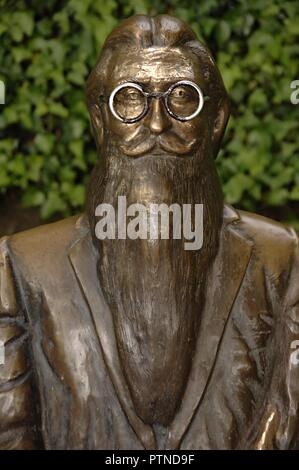 Ramon del Valle-Inclan (1866-1936). Spanische Dramatiker, Schriftsteller und Mitglied der spanischen Erzeugung von 98. Bronzestatue des Bildhauers Cesar Lombera (b. 1953) im Jahr 1999. Spaziergang der Löwen, Park der Alameda. Santiago de Compostela, Provinz La Coruna, Galicien, Spanien. Stockfoto