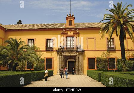 Spanien. Andalusien. Sevilla. Die alcazar von Sevilla (Royal Alcazar). Patio del Crucero (Innenhof der Kreuzung) oder Patio der Maria de Padilla. Es war renoviert worden, nachdem der Schaden im Jahr 1755 durch das Erdbeben von Lissabon gelitten. Stockfoto