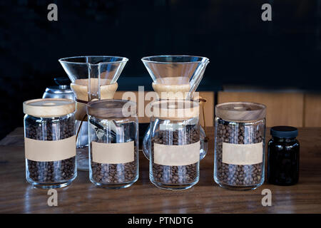 Kaffee in einer Glasflasche Kaffeebohnen Stockfoto