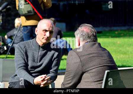 Chris Williamson MP (Arbeit: Derby North) von Alex Salmond für Russland Heute TV interviewt Stockfoto