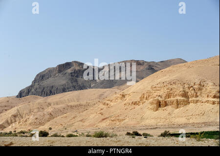 Panoramablick von der Autobahn des Königs, die über die hohe Kante des Great Rift Valley swoops. in Jordanien Stockfoto