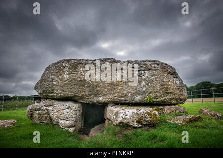 Lligwy neolithische Grabkammer auf Anglesey, Wales, Großbritannien Stockfoto