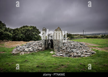 Trefignath neolithische Grabkammer, in der Nähe von Holyhead, Anglesey, Wales, Großbritannien Stockfoto