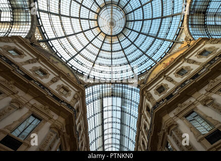 Nahaufnahme der kunstvollen Glasdach in der Galleria Vittorio Emanuele II iconic 19. Jahrhundert Shopping Arkade, neben der Kathedrale in Mailand Stockfoto