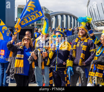 West Coast Eagles Football Club Fans und Unterstützer marschieren die 2018 AFL Grand Final am MCG, Melbourne, Victoria, Australien. Stockfoto