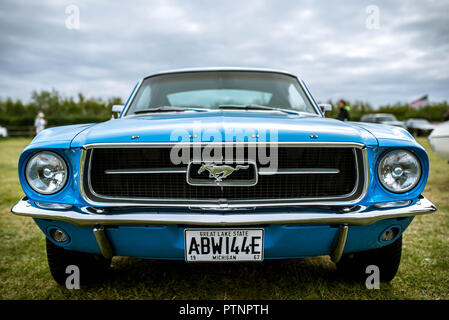 Ford Mustang an einem Auto zeigen. Stockfoto