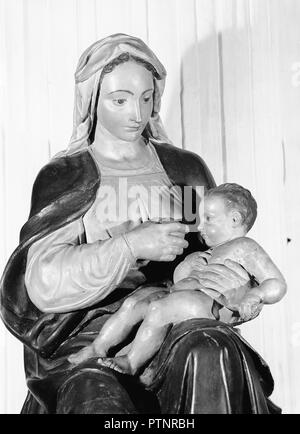 VIRGEN DE BELEN - PRIMERA MITAD DEL SIGLO XVI-BARRO COCIDO POLICROMADO - 1,30 m de Altura - CAPILLA DE LA UNIVERSIDAD DE SEVILLA - FOTO B/N-Años 50. Autor: PIETRO TORRIGIANO PIETRO/TORRIGIANI. Ort: UNIVERSIDAD. Sevilla. Sevilla. Spanien. Stockfoto