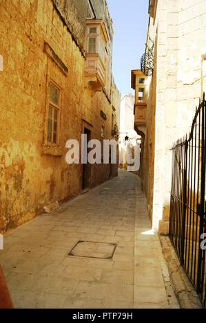 Schmale Straßen in Mdina, Malta Stockfoto