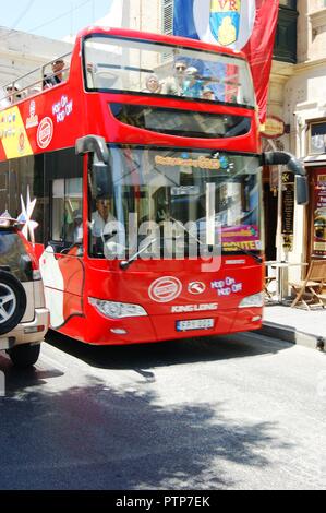 König lange offene überstieg Double Deck-Bus auf der Hop-on-Hop-off-Service auf Gozo, Malta Stockfoto