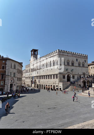 Perugia Umbrien Italien. Über die Piazza IV Novembre und dem Palazzo dei Priori Sicht. Stockfoto