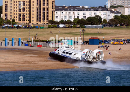 Hovercraft in Southsea in der Nähe von Portsmouth, England. Commercial Passenger service zwischen Southsea und Ryde auf der Isle of White. Stockfoto