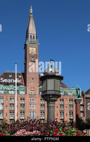 Das Landmark Hotel Palace Gebäude in Radhuspladsen (Rathausplatz) in Kopenhagen, Dänemark. Stockfoto