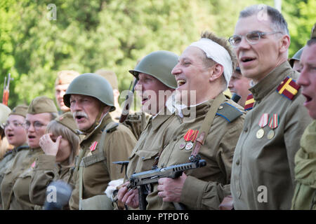 Belarus, Gomel. Mai 9, 2018. Der Tag des Sieges. Historische Rekonstruktion 1945, Erfassung der Reichstag. Bauen Soldaten des zweiten Weltkrieges Stockfoto