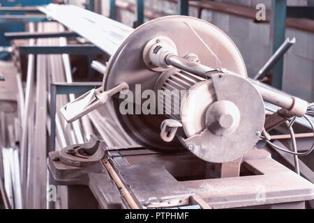 Kreisförmige schneiden sah für Profil- und Metall-, in der Nähe sah Stockfoto