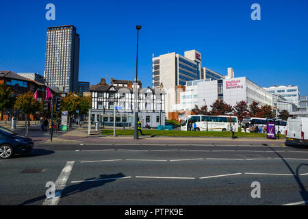 Sonnigen Herbsttag in Sheffield Mildand Bahnhof, Sheffield, South Yorkshire, England, UK, Sheffield Hallam University Stockfoto