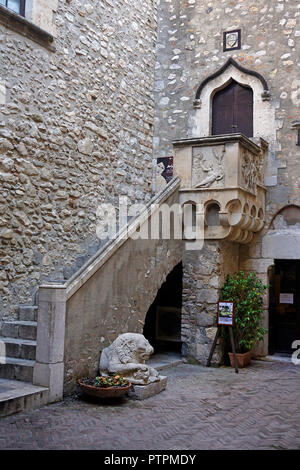 Innenhof des Palazzo Corvaja, mittelalterliche Palace in Taormina, Sizilien, Italien Stockfoto