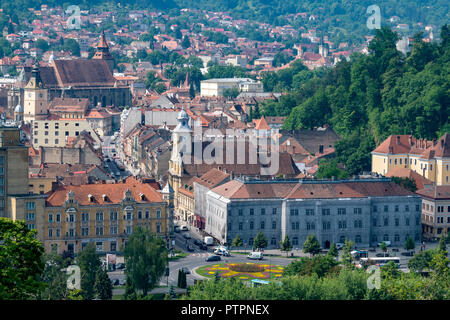 BRASOV, Rumänien - 19 Juni, 2018: Brasov Stadt Festung von Brasov in Rumänien gesehen. Stockfoto