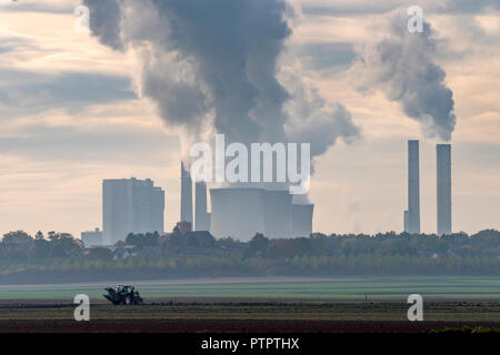 Eindruck von der Kohlekraftwerk Tagebau Hambach, einem großen offenen Grube Coal Mine in Niederzier und Elsdorf (Nordrhein-Westfalen), durch R betrieben Stockfoto