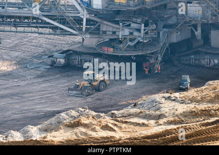 Eindruck von der Tagebau Hambach, einem großen offenen Grube Coal Mine in Niederzier und Elsdorf (Nordrhein-Westfalen), von der RWE betrieben und für den Bergbau verwendet Stockfoto