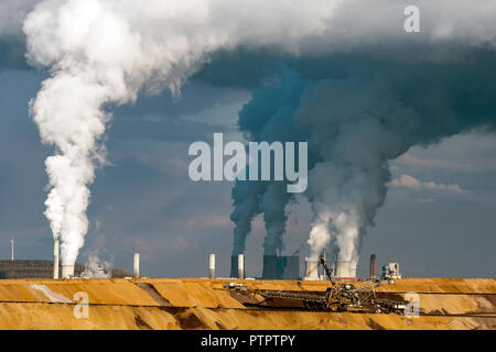 Eindruck von der Kohlekraftwerk Tagebau Hambach, einem großen offenen Grube Coal Mine in Niederzier und Elsdorf (Nordrhein-Westfalen), durch R betrieben Stockfoto