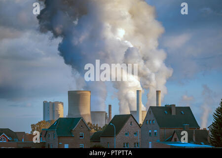 Eindruck von der Kohlekraftwerk Tagebau Hambach, einem großen offenen Grube Coal Mine in Niederzier und Elsdorf (Nordrhein-Westfalen), durch R betrieben Stockfoto
