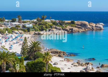 Schöner Tag in Camps Bay in Kapstadt, Südafrika Stockfoto