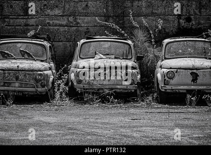 Fiat 500 Links in der Toskana geparkt Stockfoto