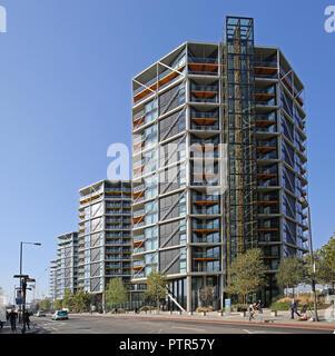 Die Riverlight Entwicklung, Vauxhall, London. Riverside Apartment Blocks von Rogers Stirk, Hafen & Partner entwickelt. Von Nine Elms Lane gesehen. Stockfoto