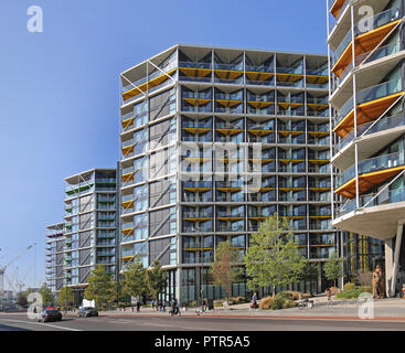 Die Riverlight Entwicklung, Vauxhall, London. Riverside Apartment Blocks von Rogers Stirk, Hafen & Partner entwickelt. Von Nine Elms Lane gesehen. Stockfoto