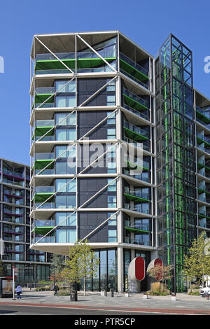 Die Riverlight Entwicklung, Vauxhall, London. Riverside Apartment Blocks von Rogers Stirk, Hafen & Partner entwickelt. Von Nine Elms Lane gesehen. Stockfoto