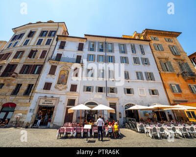 Restaurant in Piazza della Rotonda in der Nähe des Pantheon - Rom, Italien Stockfoto