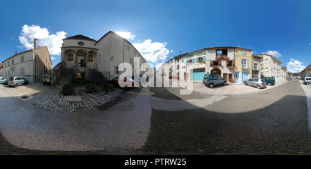 360 Grad Panorama Ansicht von Grande rue d'Orgelet et vue sur la façade de la chapelle du Couvent des Bernardines