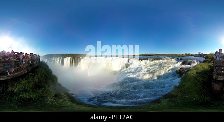 360 Grad Panorama Ansicht von Iguacu Wasserfälle (1)