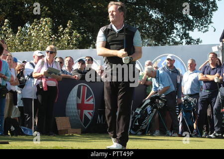 Walton Heath Golf Club, 10. Oktober, 2018. Von ITV Piers Morgan am Pro-Am während der SkySports British Masters Golf Meisterschaft gehostet von Justin Rose Quelle: Motofoto/Alamy leben Nachrichten Stockfoto