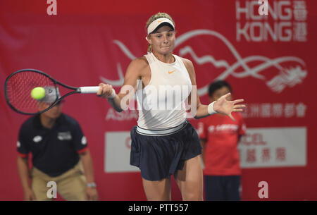 Hongkong, China. 10 Okt, 2018. Dayana Yastremska der Ukraine konkurriert während der zweiten Runde singles Match gegen Zheng Saisai von China in 2018 Hongkong Tennis Open in Hongkong, China, Okt. 10, 2018. Dayana Yastremska gewann 2-0. Quelle: Lo Ping Fai/Xinhua/Alamy leben Nachrichten Stockfoto