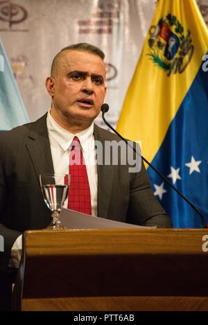 Caracas. Venezuela. 10.Oktober 2018. Der Attorney General von Venezuela, Tarek William Saab, nimmt an einer Pressekonferenz gab er Details über den Tod des Oppositionsführers Fernando Albán, der am vergangenen Montag in der Zentrale der Bolivarischen Nachrichtendienst in Caracas aufgetreten. (Marcos Salgado/Alamy Live News). Stockfoto