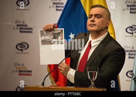 Caracas. Venezuela. 10.Oktober 2018. Der Attorney General von Venezuela, Tarek William Saab, nimmt an einer Pressekonferenz gab er Details über den Tod des Oppositionsführers Fernando Albán, der am vergangenen Montag in der Zentrale der Bolivarischen Nachrichtendienst in Caracas aufgetreten. (Marcos Salgado/Alamy Live News). Stockfoto