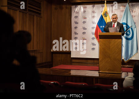 Caracas. Venezuela. 10.Oktober 2018. Der Attorney General von Venezuela, Tarek William Saab, nimmt an einer Pressekonferenz gab er Details über den Tod des Oppositionsführers Fernando Albán, der am vergangenen Montag in der Zentrale der Bolivarischen Nachrichtendienst in Caracas aufgetreten. (Marcos Salgado/Alamy Live News). Stockfoto