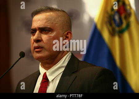 Caracas, Venezuela. 10 Okt, 2018. 10 Oktober 2018, Venezuela, Caracas: Tarek William Saab, Attorney General von Venezuela, auf einer Pressekonferenz auf dem Tod des inhaftierten oppositionellen Stadtrat Fernando Alban. Alban selbst tötete, der Generalstaatsanwalt sagte. Die Hohe Kommissarin der Vereinten Nationen für Menschenrechte und die EU haben auf der venezolanischen Regierung, den Tod der Opposition Abbildung zu untersuchen. Verwandte und Freunde von Alban Frage die offizielle Vertretung. Credit: Boris Vergara/dpa/Alamy leben Nachrichten Stockfoto