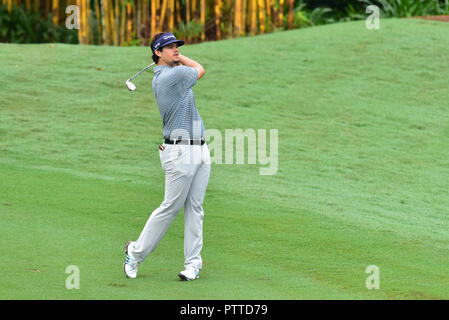 Kuala Lumpur, Malaysia. 11. Okt 2018. Beau Hossler der USA dargestellt, während der 1. Runde der CIMB Klassiker 2018 an TPC KUALA LUMPUR, Kuala Lumpur, Malaysia, am 11. Oktober 2018. (Foto durch Masuti) Credit: Ali Mufti/Alamy leben Nachrichten Stockfoto