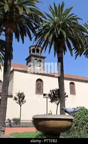 La Laguna, Spanien. 20 Sep, 2018. Glockenturm der Kirche der Unbefleckten Empfängnis in San Cristobal de La Laguna, der ehemaligen Hauptstadt der Kanarischen Insel Teneriffa, am 20.09.2018. Im Jahre 1496 gegründet, ist die Stadt behielt den Status von Teneriffas Hauptstadt bis 1822 und wurde auch die geistige und politische Zentrum der Insel, bis sie schließlich von Santa Cruz de Tenerife entfernt wurde. | Verwendung der weltweiten Kredit: dpa/Alamy leben Nachrichten Stockfoto