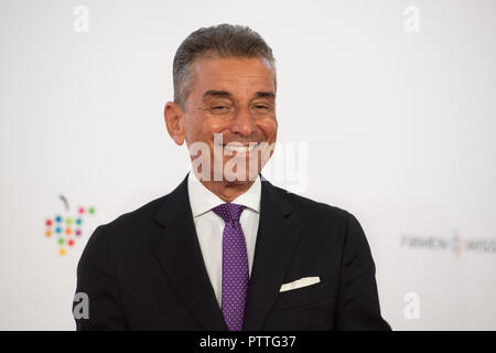 Frankfurt am Main, Deutschland. 09 Okt, 2018. Michel Friedman, Moderator, Büste, Roter Teppich für die Eröffnungsfeier auf der Frankfurter Buchmesse 2018 am 09.10.2018, Frankfurter Buchmesse 2018 vom 10.10 - 14.10.2018 in Frankfurt am Main/Deutschland. | Verwendung der weltweiten Kredit: dpa/Alamy leben Nachrichten Stockfoto