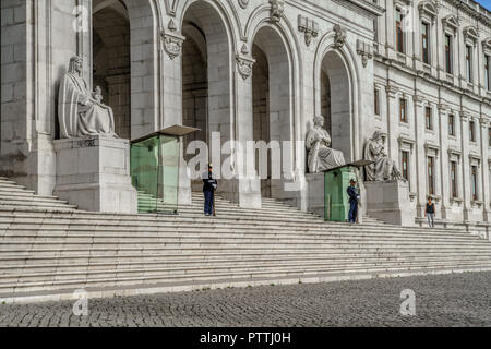 Blick auf die monumentalen Portugiesischen Parlament (Sao Bento Palast), in Lissabon, Portugal. Stockfoto