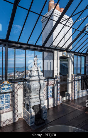 Blick auf Guernsey vom Aussichtsturm auf der oberen Etage von Hauteville House Stockfoto