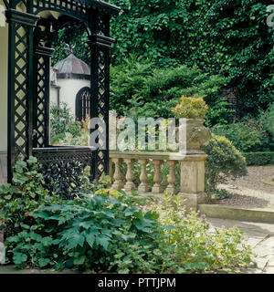 Victorian Veranda und Balustrade in Kensington Garden Stockfoto